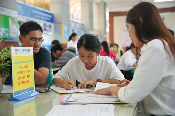 Nhiều thí sinh tăng nguyện vọng đại học bằng xét tuyển học bạ - Ảnh 1.