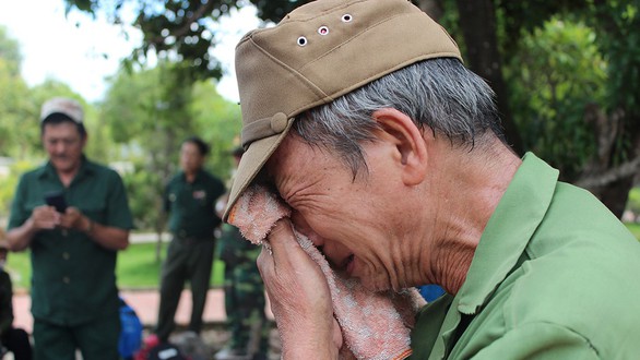 Trở về đất mẹ - Kỳ 2: Nước mắt người lính già - Ảnh 2. Trở về đất mẹ - Kỳ 2: Nước mắt người lính già - Ảnh 2.