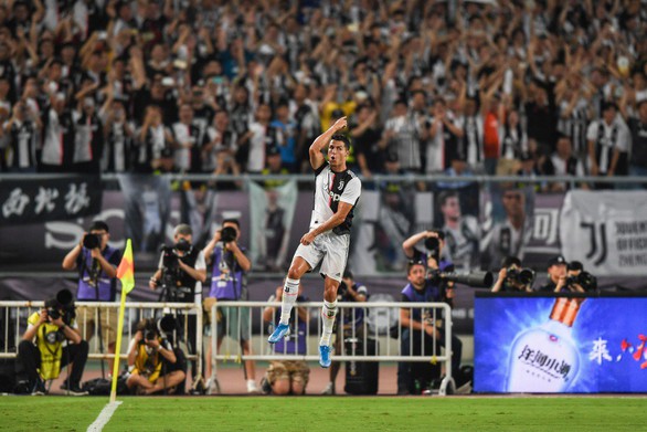 CĐV Juventus và Inter Milan tại Trung Quốc ẩu đả với nhau trước trận giao hữu - Ảnh 2. CĐV Juventus và Inter Milan tại Trung Quốc ẩu đả với nhau trước trận giao hữu - Ảnh 2.