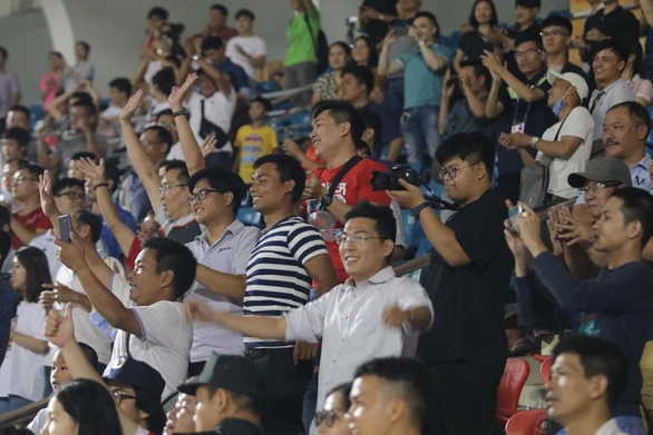 HLV Chung Hae Soung: V-League có 15.000 - 20.000 khán giả không khó - Ảnh 2. HLV Chung Hae Soung: V-League có 15.000 - 20.000 khán giả không khó - Ảnh 2.