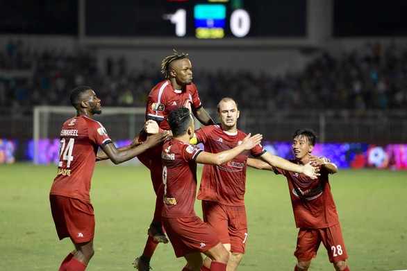 CLB TP.HCM tiếp tục dẫn đầu V-League nhờ bàn gỡ hòa ở phút 90+7 - Ảnh 2. CLB TP.HCM tiếp tục dẫn đầu V-League nhờ bàn gỡ hòa ở phút 90+7 - Ảnh 2.