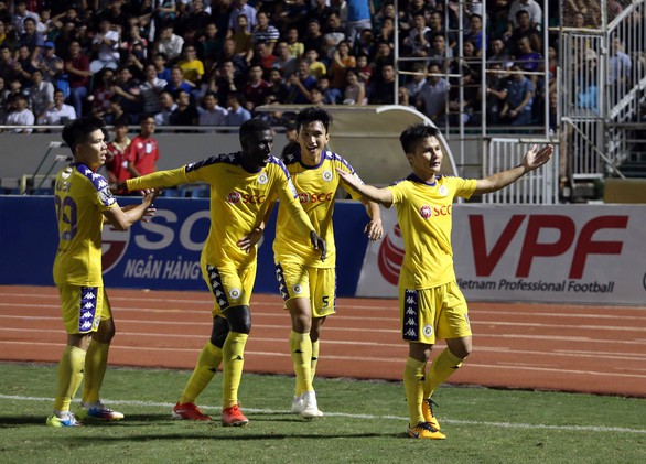 CLB TP.HCM tiếp tục dẫn đầu V-League nhờ bàn gỡ hòa ở phút 90+7 - Ảnh 4. CLB TP.HCM tiếp tục dẫn đầu V-League nhờ bàn gỡ hòa ở phút 90+7 - Ảnh 4.