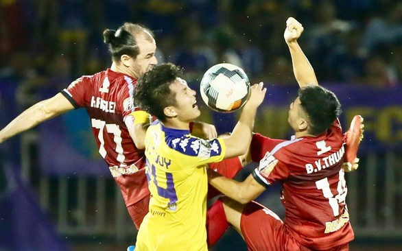 Vòng 18 V-League 2019: Cái giá của những sai lầm - Ảnh 1. Vòng 18 V-League 2019: Cái giá của những sai lầm - Ảnh 1.