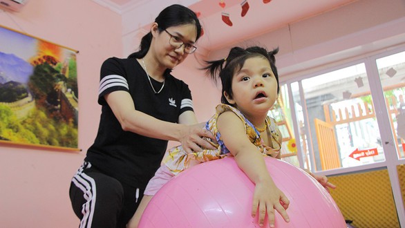 Sứ mệnh làm mẹ trẻ bại não - Ảnh 1. Sứ mệnh làm mẹ trẻ bại não - Ảnh 1.