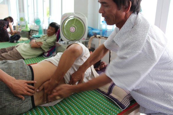 Đại úy công an bị thương: Không ngờ đối tượng tông thẳng xe cảnh sát quá liều - Ảnh 4. Đại úy công an bị thương: Không ngờ đối tượng tông thẳng xe cảnh sát quá liều - Ảnh 4.