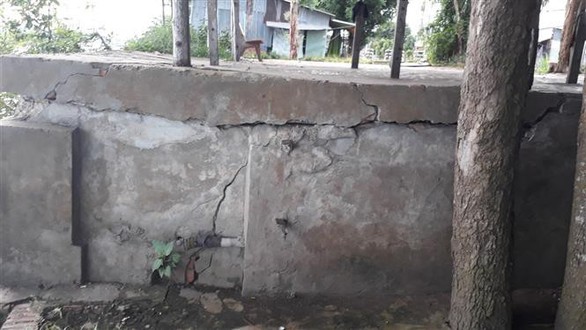 Quốc lộ 91 có nguy cơ rớt xuống sông Hậu - Ảnh 5. Quốc lộ 91 có nguy cơ rớt xuống sông Hậu - Ảnh 5.