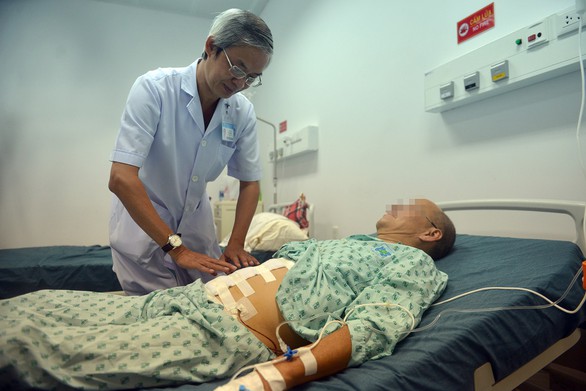 Bệnh viện công có thể thu 4 triệu đồng/ngày giường? - Ảnh 1. Bệnh viện công có thể thu 4 triệu đồng/ngày giường? - Ảnh 1.