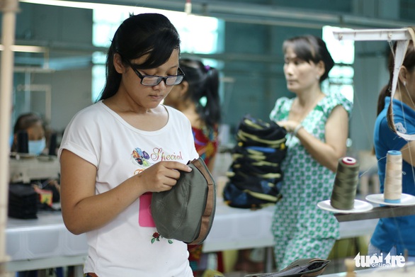 Nước mắt mẹ ngày con tốt nghiệp - Ảnh 2. Nước mắt mẹ ngày con tốt nghiệp - Ảnh 2.