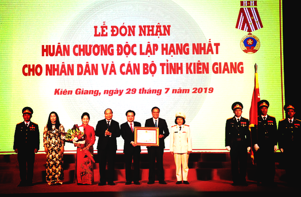 Kiên Giang đón nhận Huân chương Độc lập hạng nhất - Ảnh 1.