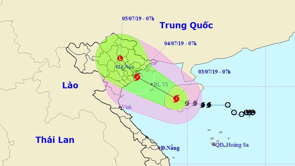 Bão cách đất liền 340km, Hà Tĩnh, Quảng Bình mưa rất lớn - Ảnh 1. Bão cách đất liền 340km, Hà Tĩnh, Quảng Bình mưa rất lớn - Ảnh 1.