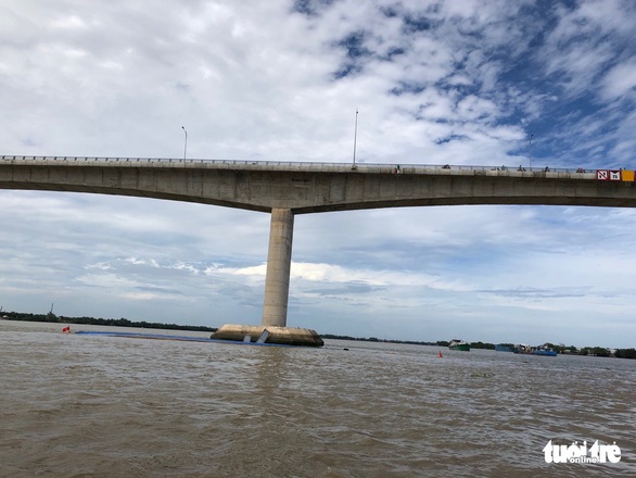 Liên tiếp 2 vụ sà lan chìm do đâm vào chân cầu Mỹ Lợi - Ảnh 1. Liên tiếp 2 vụ sà lan chìm do đâm vào chân cầu Mỹ Lợi - Ảnh 1.