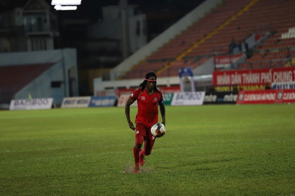 Quả đá panenka lỗi của ngoại binh khiến Hải Phòng bị loại khỏi Cúp quốc gia 2019 - Ảnh 3. Quả đá panenka lỗi của ngoại binh khiến Hải Phòng bị loại khỏi Cúp quốc gia 2019 - Ảnh 3.