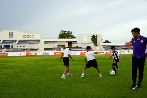 60 cầu thủ nhí trúng tuyển khóa đầu Học viện Juventus VN - Ảnh 1. 60 cầu thủ nhí trúng tuyển khóa đầu Học viện Juventus VN - Ảnh 1.