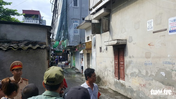 Một ngôi nhà tan hoang sau tiếng nổ lớn, bà thiệt mạng, cháu bị thương - Ảnh 2. Một ngôi nhà tan hoang sau tiếng nổ lớn, bà thiệt mạng, cháu bị thương - Ảnh 2.