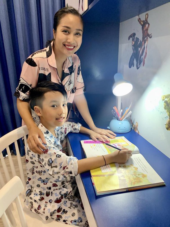 Cận thị học đường, nỗi lo mùa tựu trường của phụ huynh - Ảnh 3. Cận thị học đường, nỗi lo mùa tựu trường của phụ huynh - Ảnh 3.