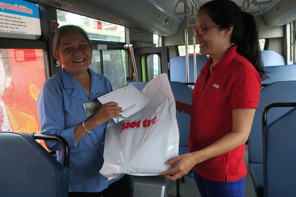 Chuyến xe văn minh mong tìm được bà cụ nhặt ve chai ở Bến xe Miền Tây - Ảnh 1. Chuyến xe văn minh mong tìm được bà cụ nhặt ve chai ở Bến xe Miền Tây - Ảnh 1.