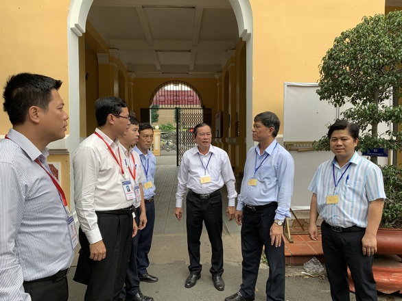 TP.HCM chấm xong bài thi văn: 6 thí sinh 9 điểm, không có điểm 10 - Ảnh 1. TP.HCM chấm xong bài thi văn: 6 thí sinh 9 điểm, không có điểm 10 - Ảnh 1.