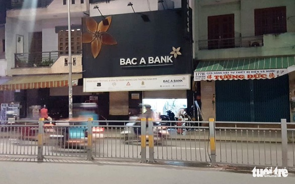 Đem ‘súng’ đi cướp ngân hàng, nghe chuông báo động bỏ chạy - Ảnh 1. Đem ‘súng’ đi cướp ngân hàng, nghe chuông báo động bỏ chạy - Ảnh 1.
