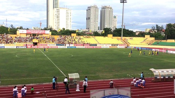 6/14 sân vận động tại V-League không đủ ánh sáng để thi đấu - Ảnh 1. 6/14 sân vận động tại V-League không đủ ánh sáng để thi đấu - Ảnh 1.