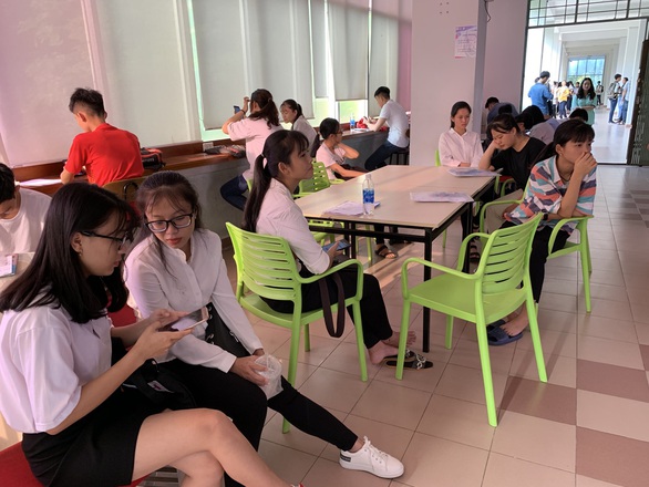 Hơn 15.000 thí sinh thi đánh giá năng lực đợt 2 của ĐH Quốc gia TP.HCM - Ảnh 2. Hơn 15.000 thí sinh thi đánh giá năng lực đợt 2 của ĐH Quốc gia TP.HCM - Ảnh 2.