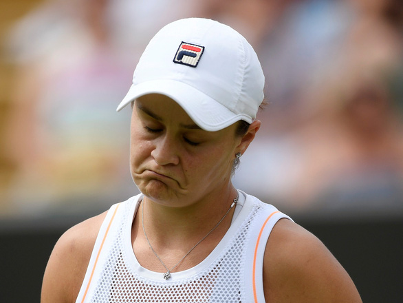 Địa chấn Wimbledon 2019, tay vợt nữ số 1 thế giới Ashleigh Barty bị loại - Ảnh 1.