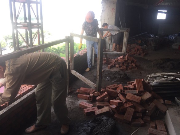 Chuyện lạ đời: Nhà chưa trát xong tường đã gửi giấy bàn giao căn hộ - Ảnh 5. Chuyện lạ đời: Nhà chưa trát xong tường đã gửi giấy bàn giao căn hộ - Ảnh 5.