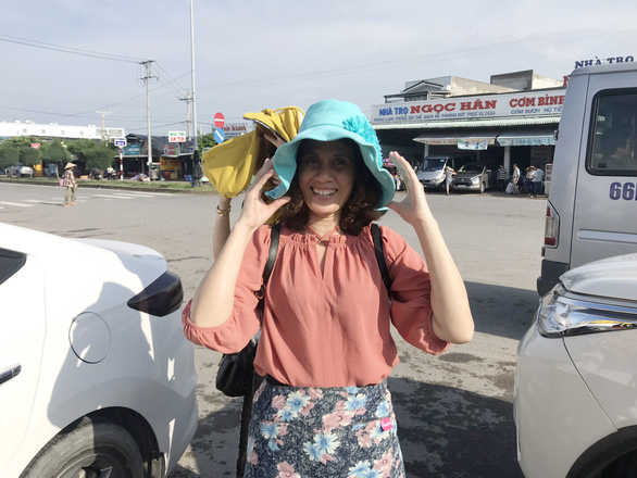 Chính quyền đang làm thủ tục cấp giấy tờ công dân cho chị Hon - Ảnh 1. Chính quyền đang làm thủ tục cấp giấy tờ công dân cho chị Hon - Ảnh 1.