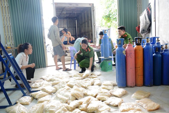 Phát hiện kho 5.000 quả ‘bóng cười’ không nguồn gốc xuất xứ - Ảnh 1. Phát hiện kho 5.000 quả ‘bóng cười’ không nguồn gốc xuất xứ - Ảnh 1.