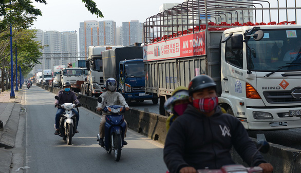 6 tháng, 100 xe container chết máy gây ra 100 vụ kẹt xe ở Cát Lái - Ảnh 1. 6 tháng, 100 xe container chết máy gây ra 100 vụ kẹt xe ở Cát Lái - Ảnh 1.