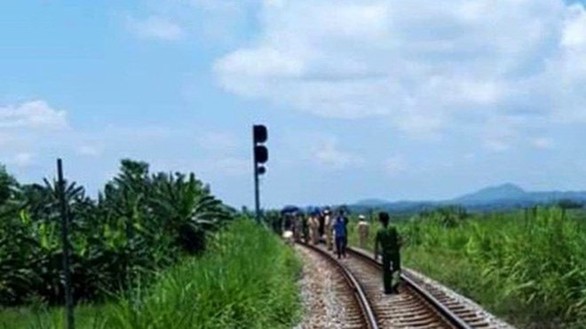 Lái tàu rơi xuống đất tử vong trong lúc tàu đang chạy - Ảnh 1. Lái tàu rơi xuống đất tử vong trong lúc tàu đang chạy - Ảnh 1.