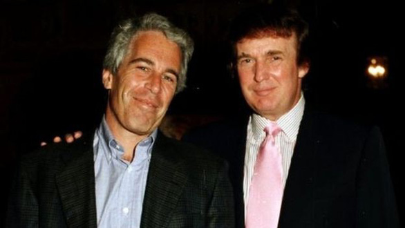 Có bí ẩn phía sau cái chết trong tù của tỉ phú ‘ấu dâm’ Epstein? - Ảnh 4. Có bí ẩn phía sau cái chết trong tù của tỉ phú ‘ấu dâm’ Epstein? - Ảnh 4.