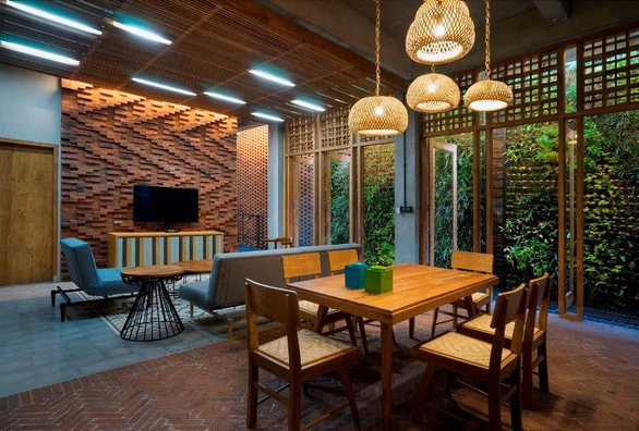 Ngôi nhà gạch xếp truyền thống mà phá cách ở Indonesia - Ảnh 4. Ngôi nhà gạch xếp truyền thống mà phá cách ở Indonesia - Ảnh 4.
