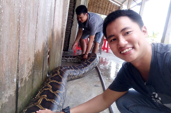 Người săn bắn tin cẩn độc, kỳ lạ kể từ cuộc sống - Hình ảnh 4.