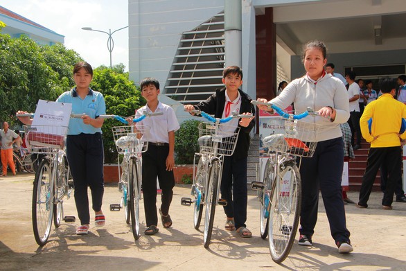 280 suất học bổng Gieo mầm tri thức cho học sinh nghèo Vĩnh Long - Ảnh 7. 280 suất học bổng Gieo mầm tri thức cho học sinh nghèo Vĩnh Long - Ảnh 7.