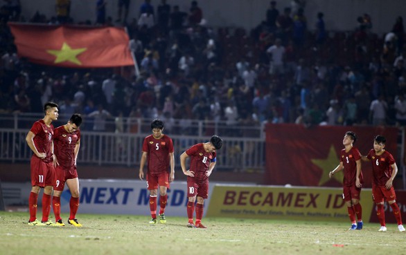 HLV Hoàng Anh Tuấn: U18 VN vẫn còn cơ hội đi tiếp dù hòa Thái Lan - Ảnh 3. HLV Hoàng Anh Tuấn: U18 VN vẫn còn cơ hội đi tiếp dù hòa Thái Lan - Ảnh 3.
