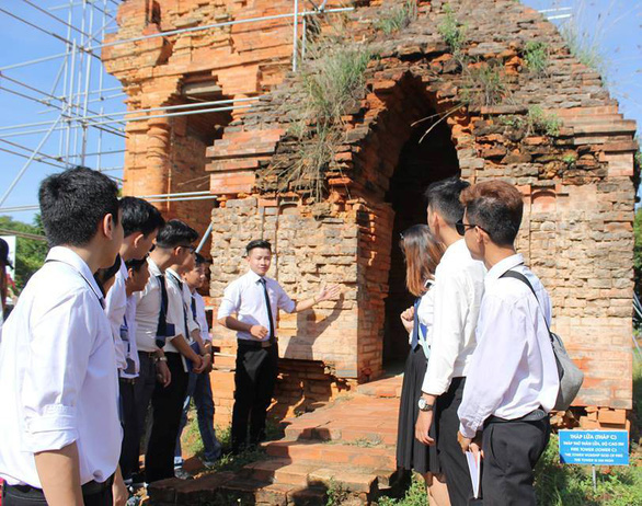 Nhiều hướng dẫn viên học tại Việt Giao để được đảm bảo việc làm - Ảnh 1. Nhiều hướng dẫn viên học tại Việt Giao để được đảm bảo việc làm - Ảnh 1.