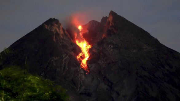 Indonesia cấm các hoạt động gần núi lửa Merapi - Ảnh 1. Indonesia cấm các hoạt động gần núi lửa Merapi - Ảnh 1.