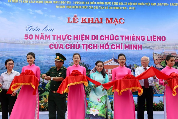 Nhìn lại công cuộc đổi mới TP.HCM tại triển lãm thực hiện Di chúc Bác Hồ - Ảnh 2. Nhìn lại công cuộc đổi mới TP.HCM tại triển lãm thực hiện Di chúc Bác Hồ - Ảnh 2.