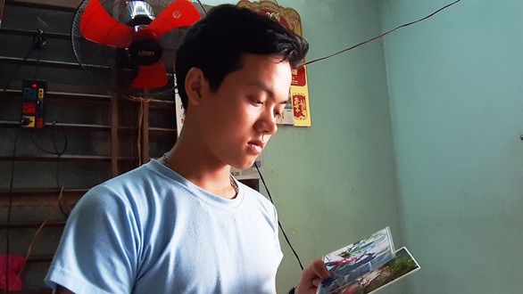Vững chân trên đường đời chông chênh - Ảnh 1. Vững chân trên đường đời chông chênh - Ảnh 1.