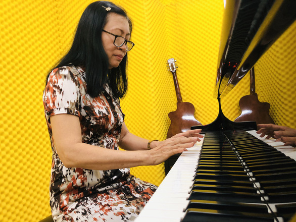 Cử nhân Anh văn 63 tuổi đậu đại học chính quy ngành piano - Ảnh 1. Cử nhân Anh văn 63 tuổi đậu đại học chính quy ngành piano - Ảnh 1.