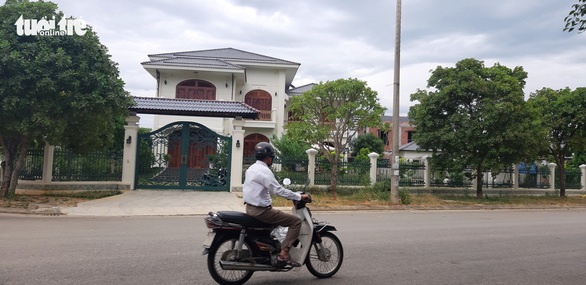 Nhiều sai phạm trong giao, chuyển nhượng 2 lô đất cho vợ cựu bí thư tỉnh - Ảnh 1. Nhiều sai phạm trong giao, chuyển nhượng 2 lô đất cho vợ cựu bí thư tỉnh - Ảnh 1.