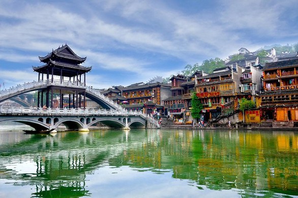 Tour Phượng Hoàng cổ trấn ngày vàng giá sốc chỉ 11,9 triệu đồng - Ảnh 4. Tour Phượng Hoàng cổ trấn ngày vàng giá sốc chỉ 11,9 triệu đồng - Ảnh 4.
