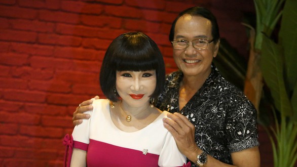 Thanh Kim Huệ - Chí Tâm: Lan và Điệp hội ngộ trên sân khấu sau 45 năm - Ảnh 1. Thanh Kim Huệ - Chí Tâm: Lan và Điệp hội ngộ trên sân khấu sau 45 năm - Ảnh 1.