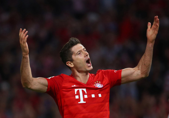 VAR và Lewandowski giúp Bayern Munich thoát thua trước Hertha Berlin - Ảnh 1. VAR và Lewandowski giúp Bayern Munich thoát thua trước Hertha Berlin - Ảnh 1.