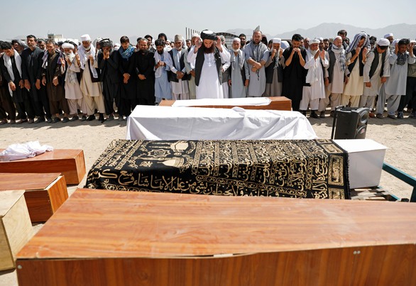 Bom nổ giữa đám cưới ở thủ đô Afghanistan, 63 người thiệt mạng - Ảnh 1. Bom nổ giữa đám cưới ở thủ đô Afghanistan, 63 người thiệt mạng - Ảnh 1.