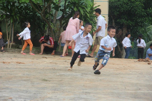 Học trò vùng lũ Na Mèo rộn ràng ngày tựu trường - Ảnh 1. Học trò vùng lũ Na Mèo rộn ràng ngày tựu trường - Ảnh 1.