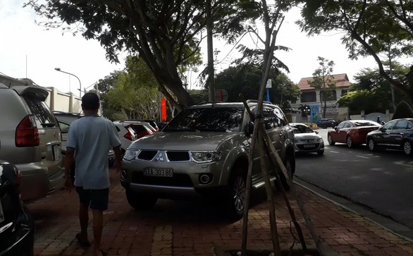 Đậu xe kiểu này coi có được không? - Ảnh 2. Đậu xe kiểu này coi có được không? - Ảnh 2.