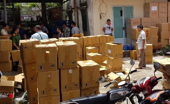 Khởi tố hai sếp công ty dược sản xuất thuốc, thực phẩm chức năng giả - Ảnh 1. Khởi tố hai sếp công ty dược sản xuất thuốc, thực phẩm chức năng giả - Ảnh 1.
