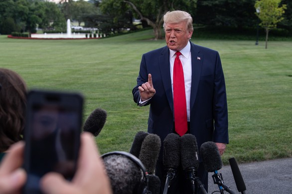 Ai chịu thiệt từ đòn mới của ông Trump lên hàng Trung Quốc? - Ảnh 1. Ai chịu thiệt từ đòn mới của ông Trump lên hàng Trung Quốc? - Ảnh 1.