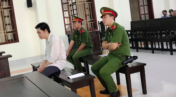 Lãnh án tử hình vì giết vợ và hàng xóm - Ảnh 1. Lãnh án tử hình vì giết vợ và hàng xóm - Ảnh 1.